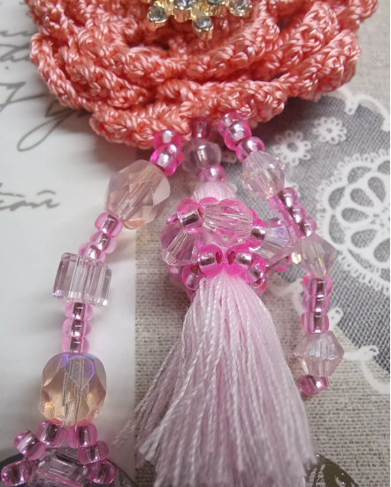 Háčkované  dizajnové náušnice "Nosím svoju ženskosť  "